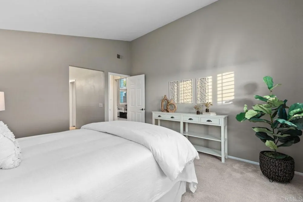 7415 Linden Carlsbad, CA 92011
