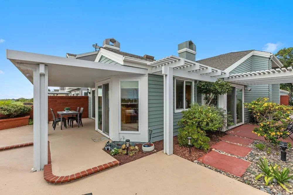 7415 Linden Carlsbad, CA 92011