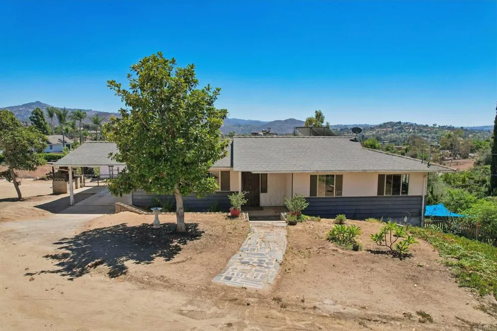 3158 Mary Ln Escondido, CA 92025
