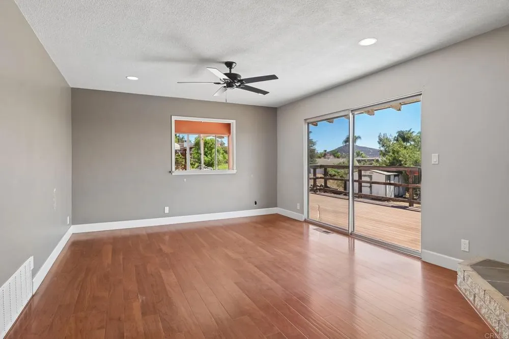 3158 Mary Ln Escondido, CA 92025