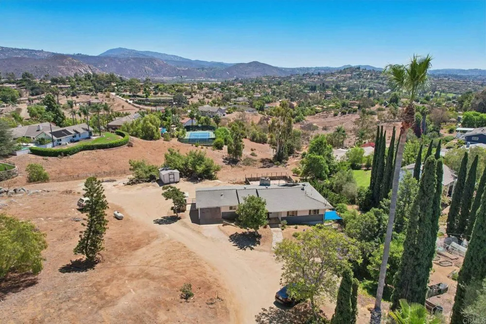 3158 Mary Ln Escondido, CA 92025