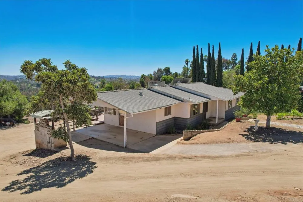 3158 Mary Ln Escondido, CA 92025