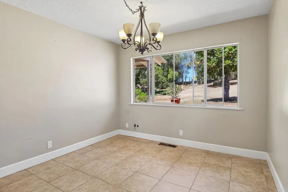 3158 Mary Ln Escondido, CA 92025