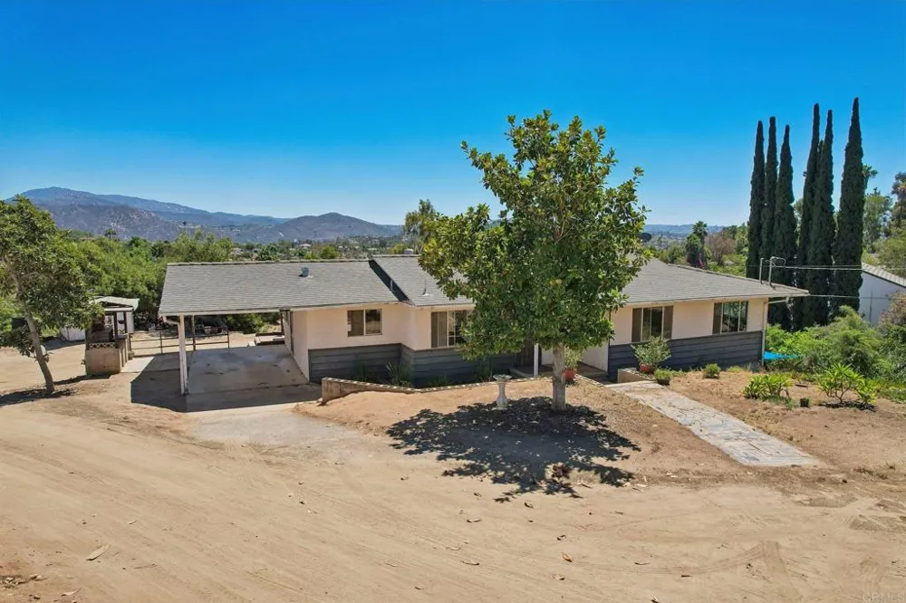 3158 Mary Ln Escondido, CA 92025