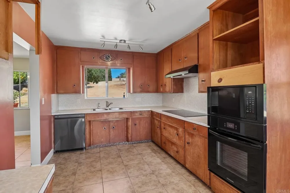 3158 Mary Ln Escondido, CA 92025