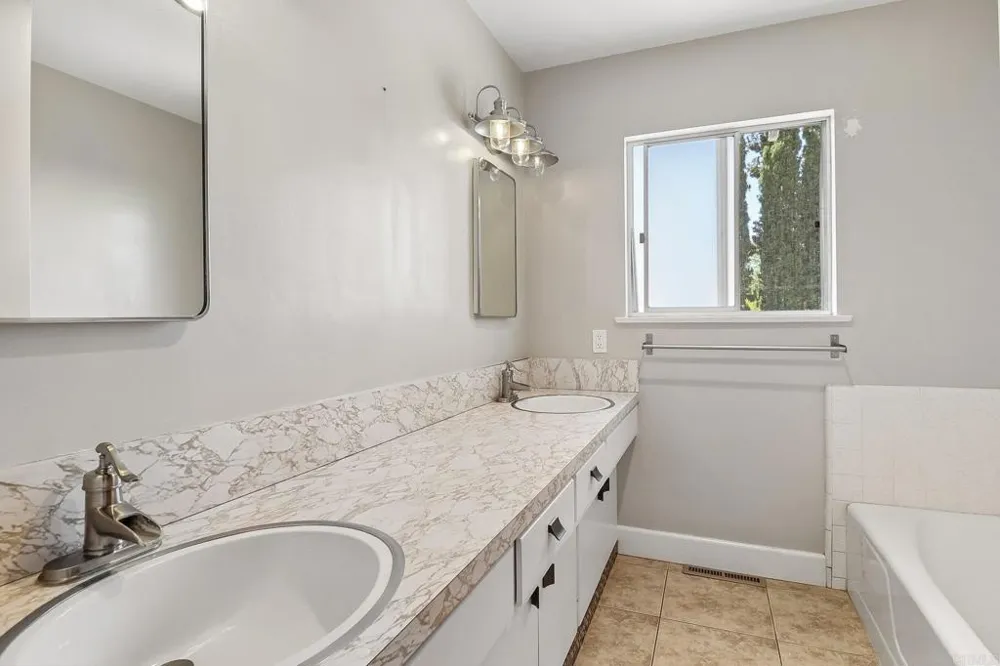 3158 Mary Ln Escondido, CA 92025