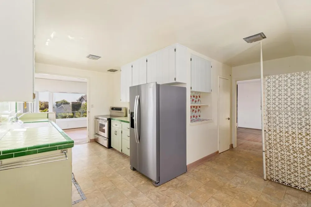 5825 Folsom Dr La Jolla, CA 92037