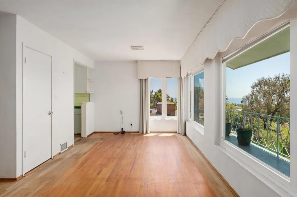 5825 Folsom Dr La Jolla, CA 92037