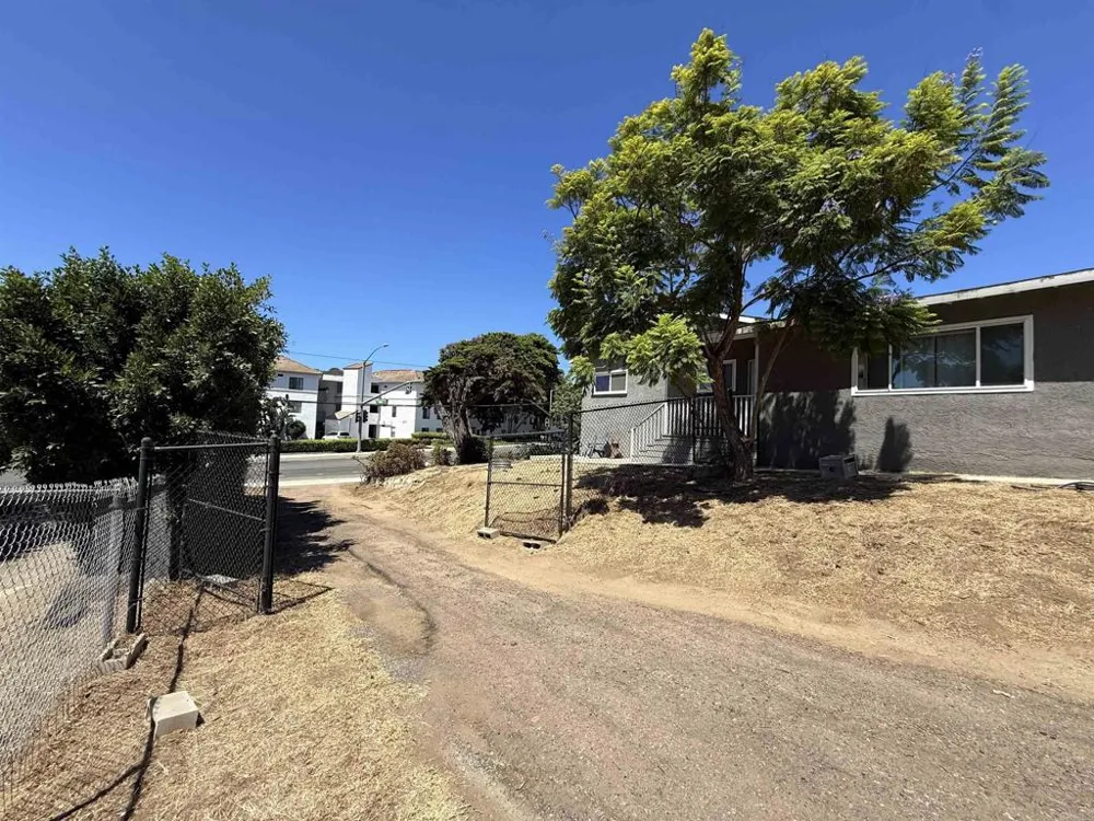 880 Stevens Avenue Solana Beach, CA 92075