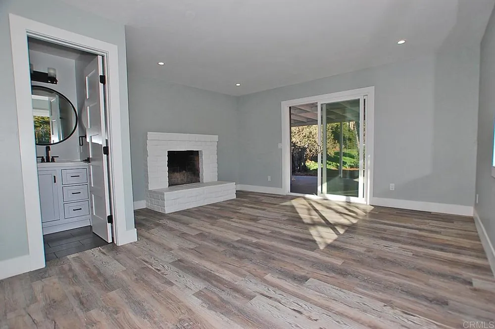 880 Stevens Avenue Solana Beach, CA 92075