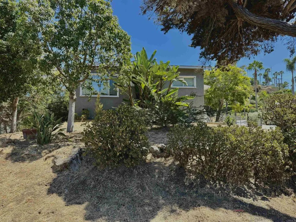 880 Stevens Avenue Solana Beach, CA 92075