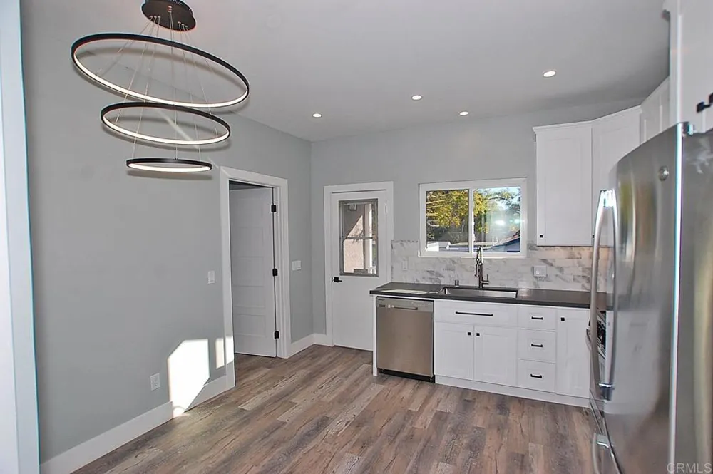 880 Stevens Avenue Solana Beach, CA 92075