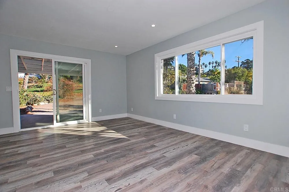 880 Stevens Avenue Solana Beach, CA 92075
