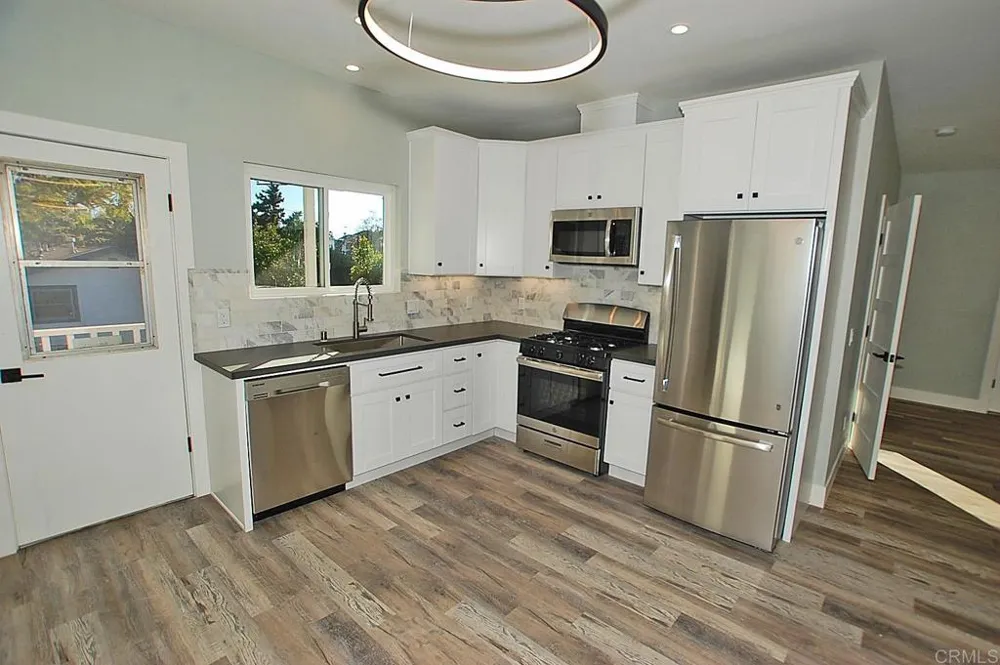 880 Stevens Avenue Solana Beach, CA 92075