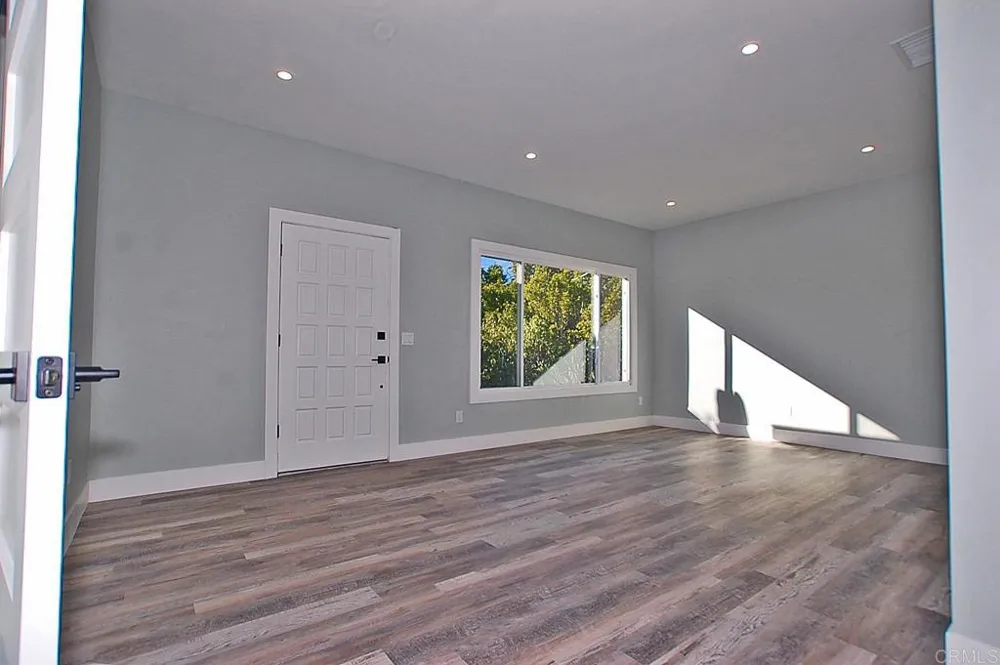 880 Stevens Avenue Solana Beach, CA 92075