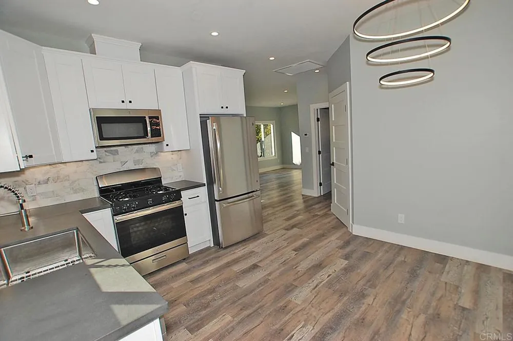 880 Stevens Avenue Solana Beach, CA 92075