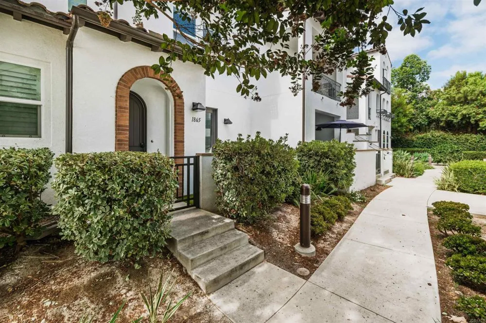 1865 Alkali Heath Lane Carlsbad, CA 92011