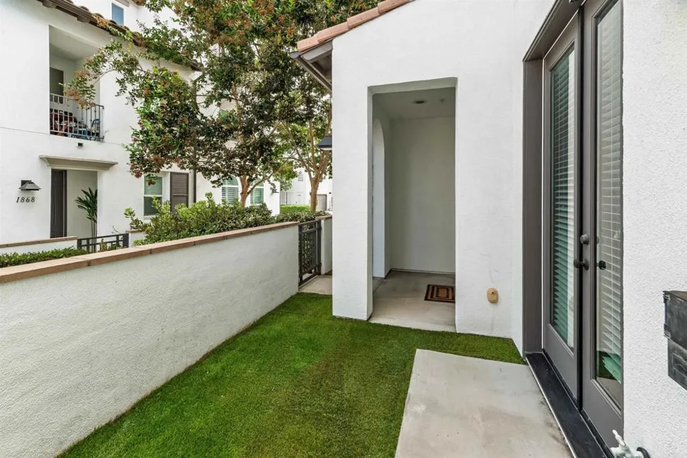 1865 Alkali Heath Lane Carlsbad, CA 92011