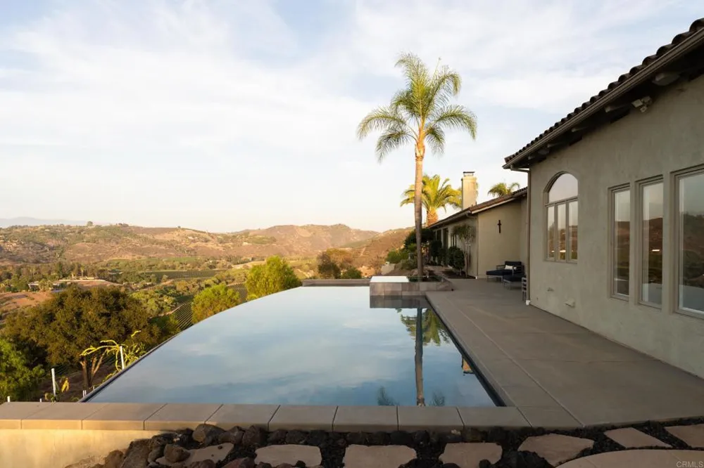 30330 Via Maria Elena Bonsall, CA 92003