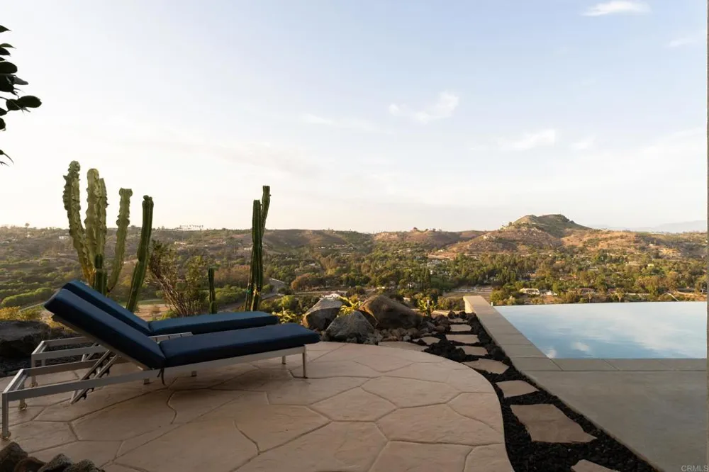 30330 Via Maria Elena Bonsall, CA 92003