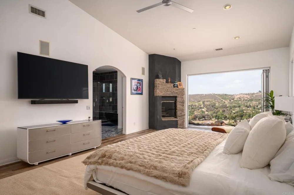 30330 Via Maria Elena Bonsall, CA 92003