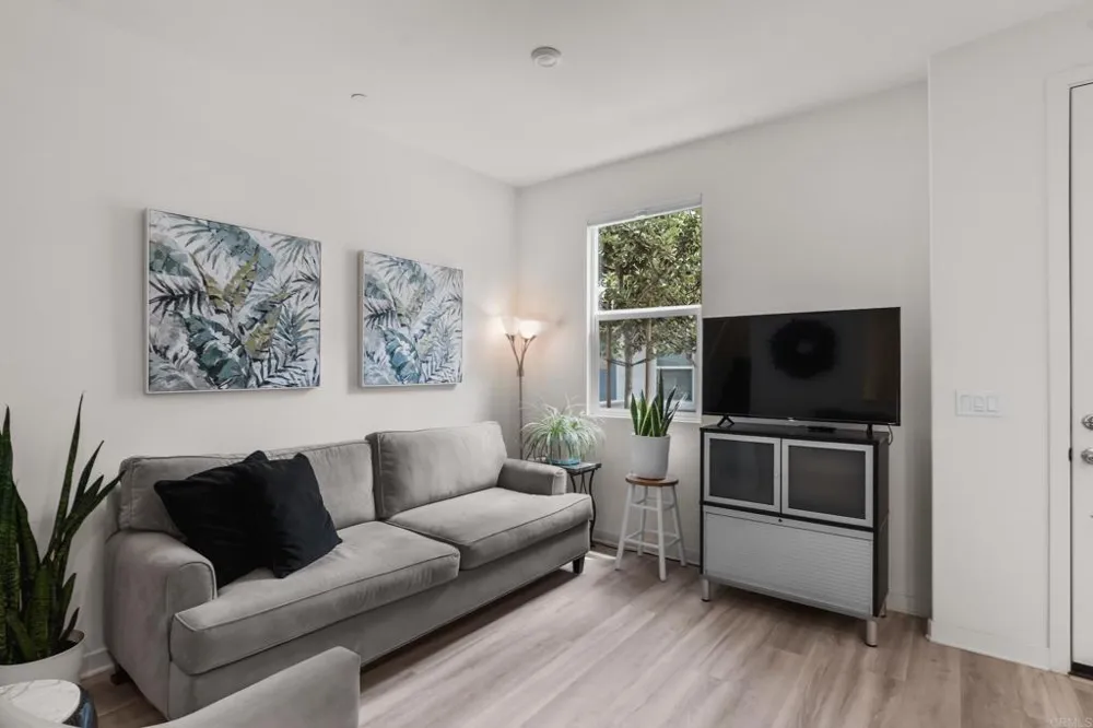 4136 Sitio Flor Oceanside, CA 92057