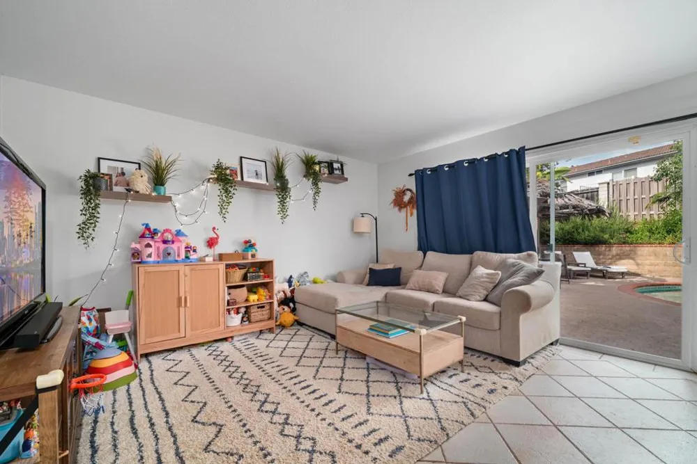 1015 Sparrow Ct San Marcos, CA 82078