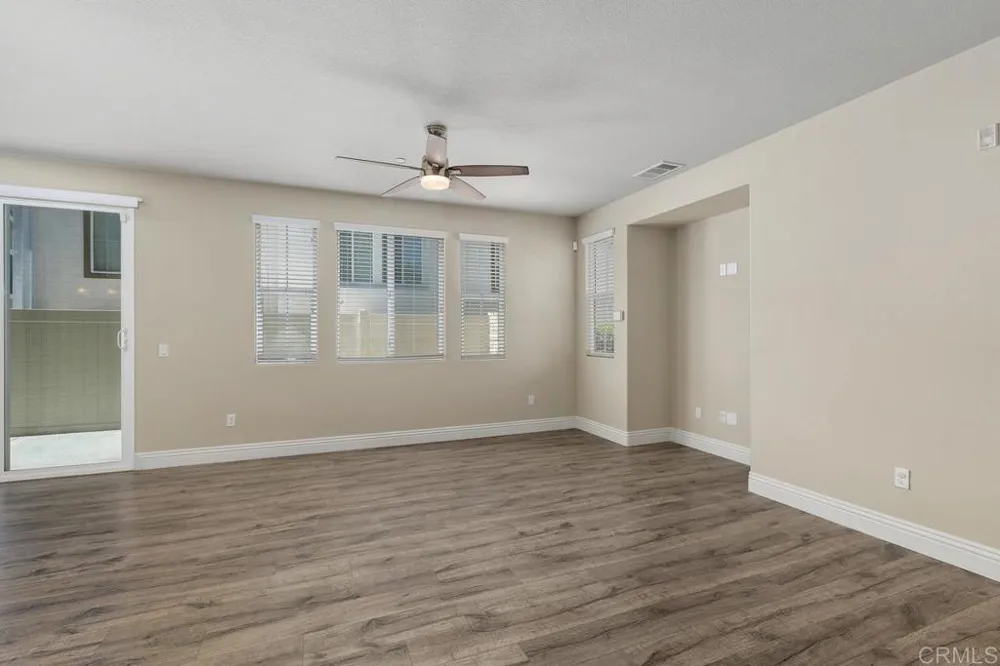 28067 Calle Bonita Temecula, CA 92592