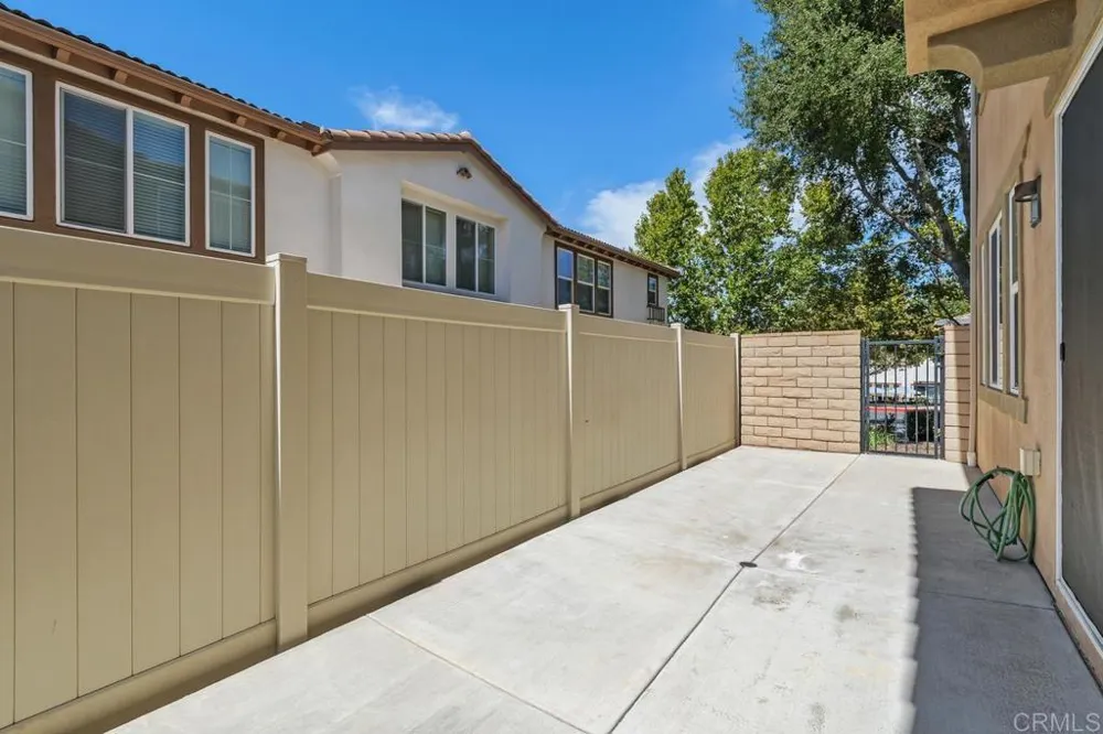 28067 Calle Bonita Temecula, CA 92592