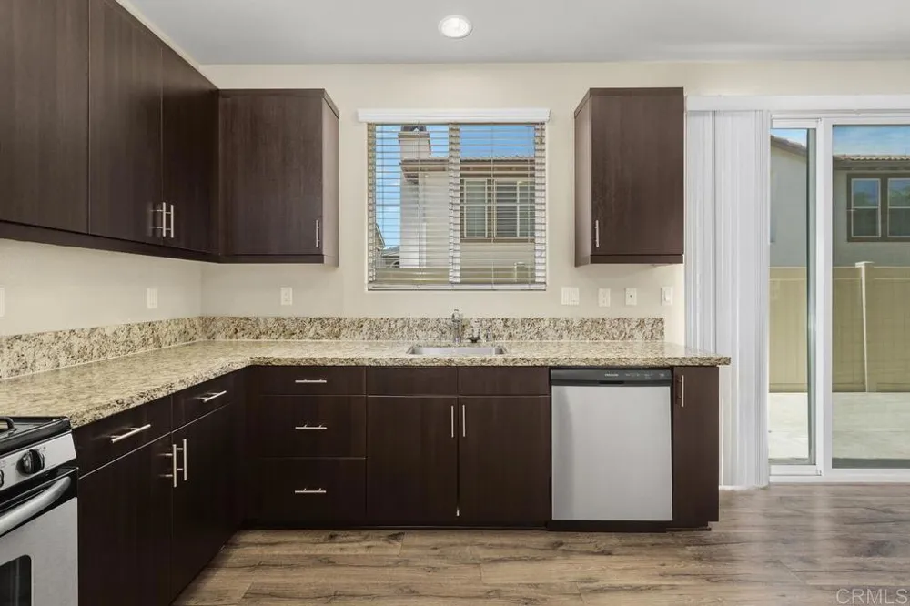 28067 Calle Bonita Temecula, CA 92592