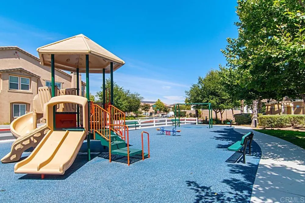 28067 Calle Bonita Temecula, CA 92592