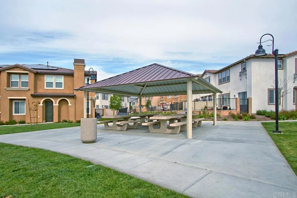 28067 Calle Bonita Temecula, CA 92592