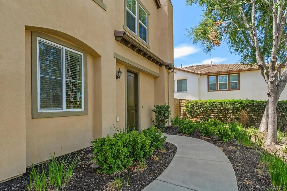28067 Calle Bonita Temecula, CA 92592