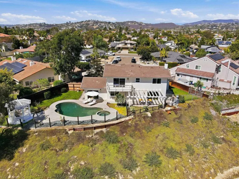 2712 Mateo Place Carlsbad, CA 92009