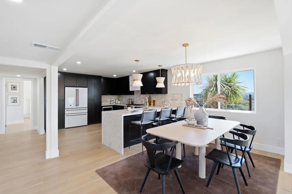 2712 Mateo Place Carlsbad, CA 92009