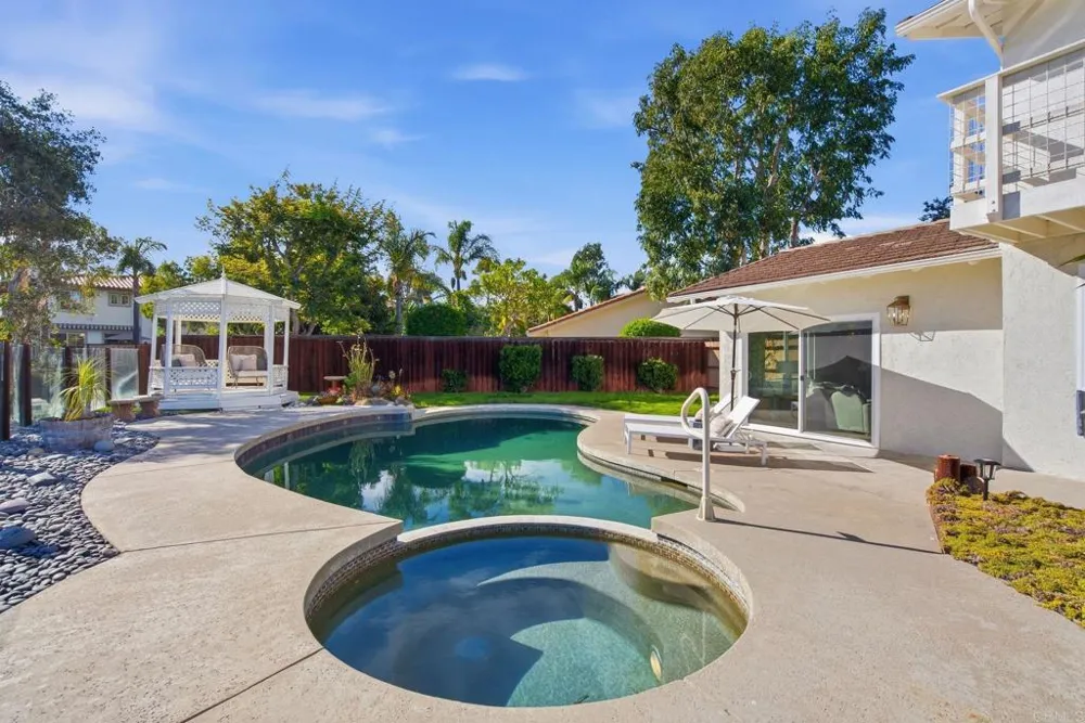 2712 Mateo Place Carlsbad, CA 92009