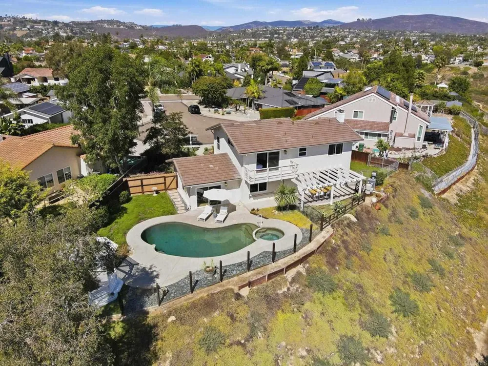 2712 Mateo Place Carlsbad, CA 92009