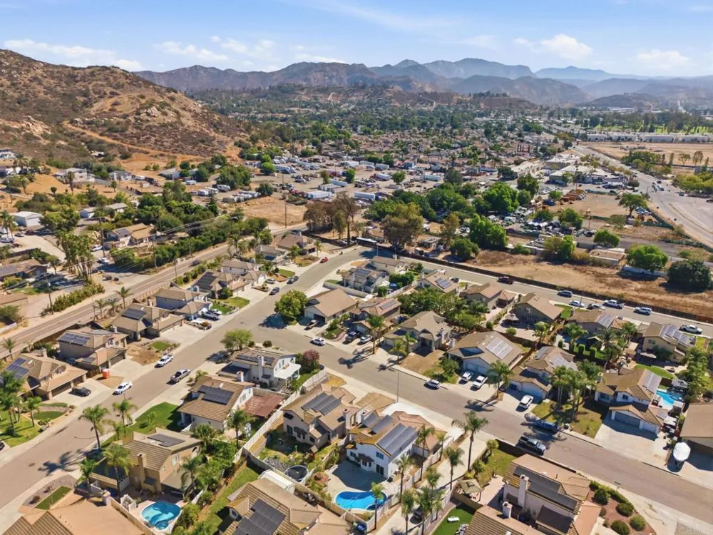 10260 Pinon Place Lakeside, CA 92040