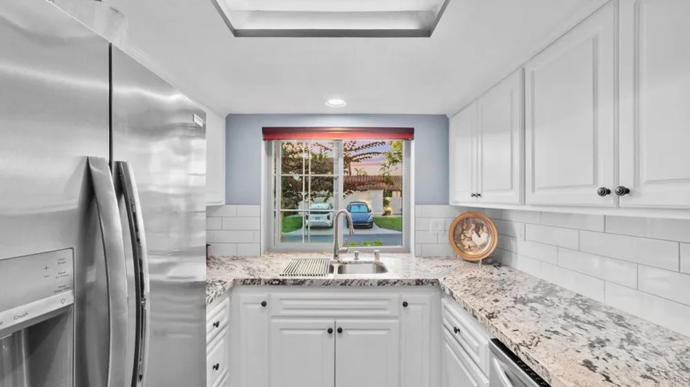 6854 MAPLE LEAF DR Carlsbad, CA 92011