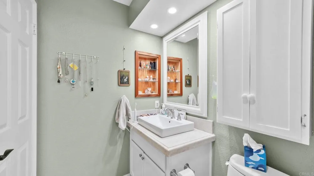 6854 MAPLE LEAF DR Carlsbad, CA 92011