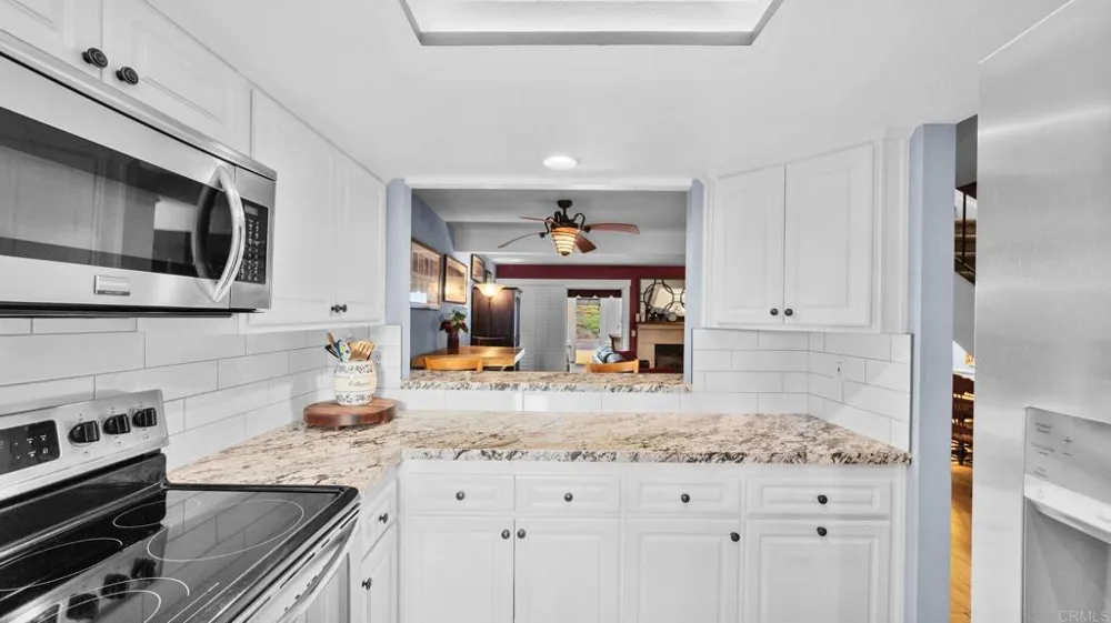 6854 MAPLE LEAF DR Carlsbad, CA 92011
