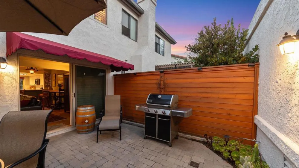 6854 MAPLE LEAF DR Carlsbad, CA 92011