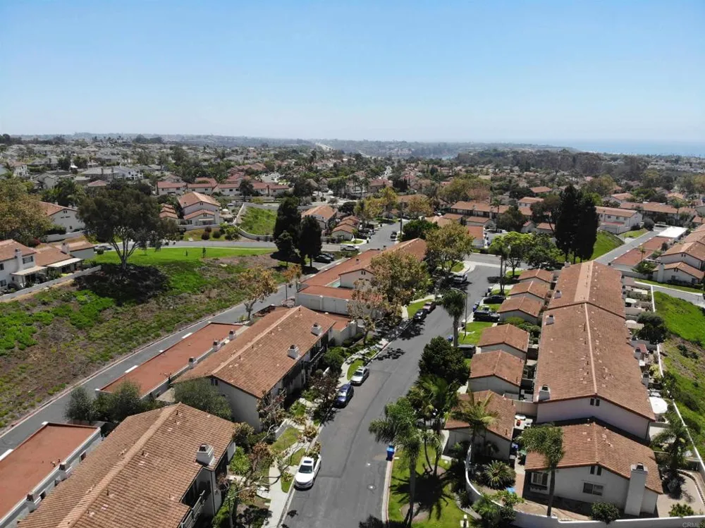 6854 MAPLE LEAF DR Carlsbad, CA 92011