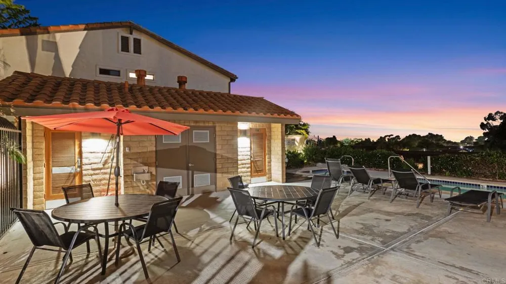 6854 MAPLE LEAF DR Carlsbad, CA 92011