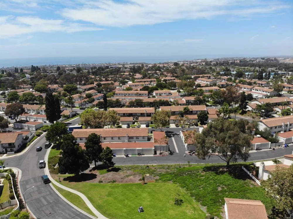 6854 MAPLE LEAF DR Carlsbad, CA 92011