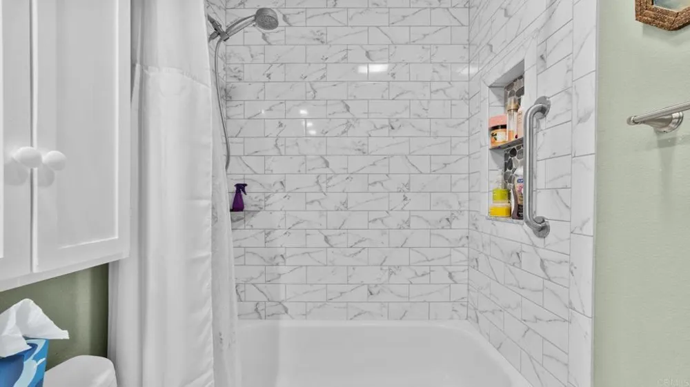 6854 MAPLE LEAF DR Carlsbad, CA 92011