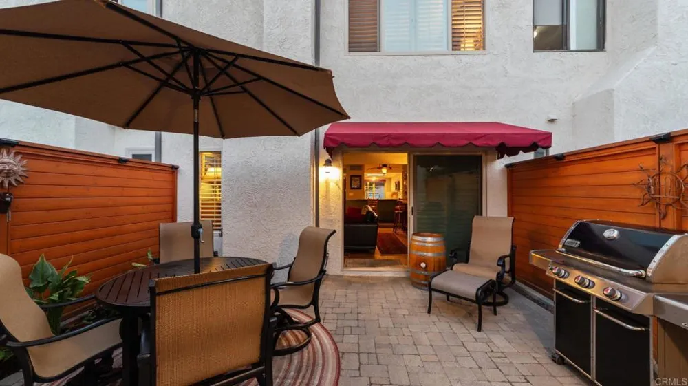 6854 MAPLE LEAF DR Carlsbad, CA 92011