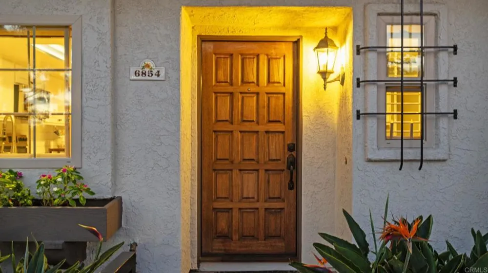 6854 MAPLE LEAF DR Carlsbad, CA 92011