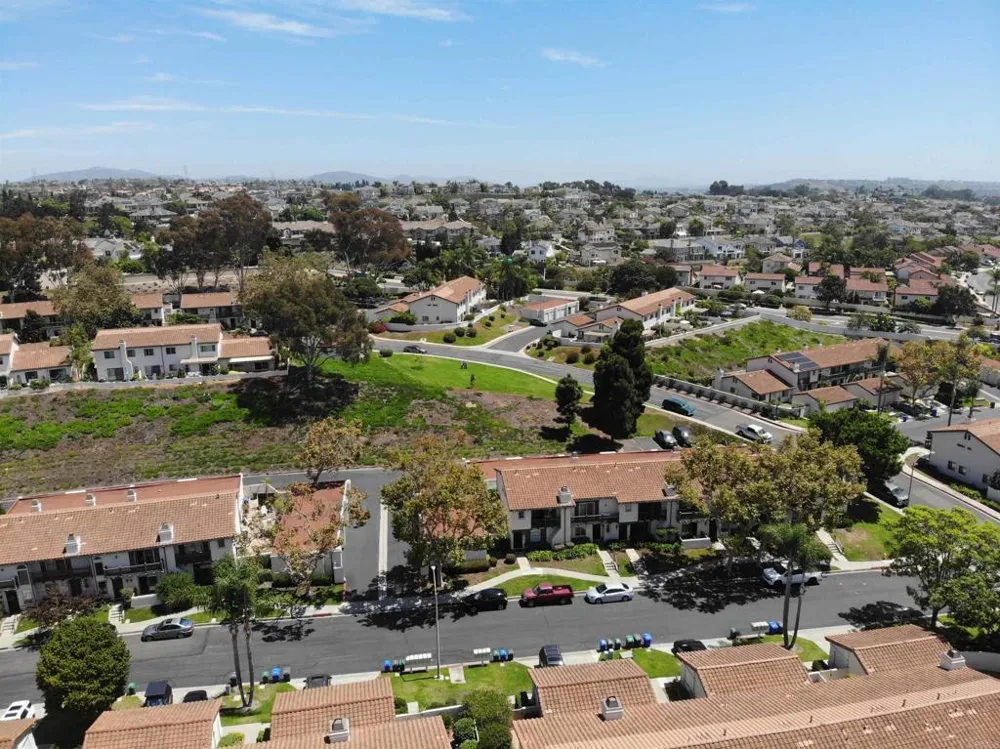 6854 MAPLE LEAF DR Carlsbad, CA 92011