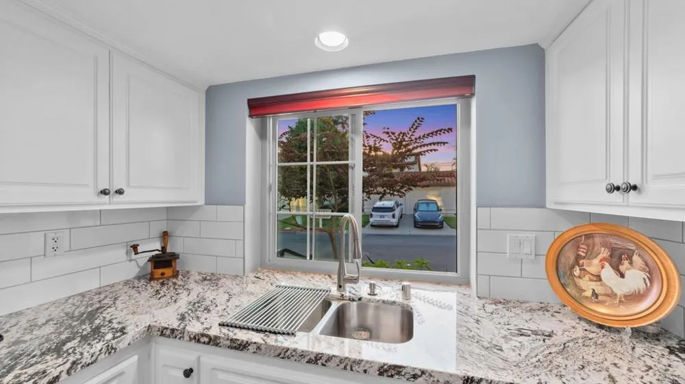 6854 MAPLE LEAF DR Carlsbad, CA 92011